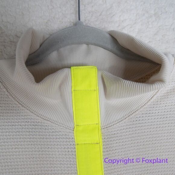 New!  Free People Movement Snow‎ Day Thermal Top, size XS - Picture 4 of 16